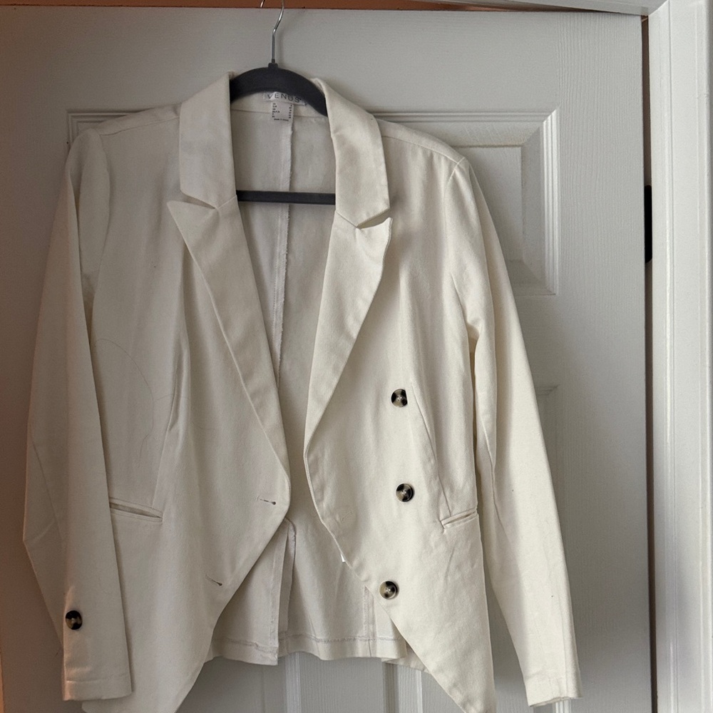 VENUS Double-Breasted Cream Blazer